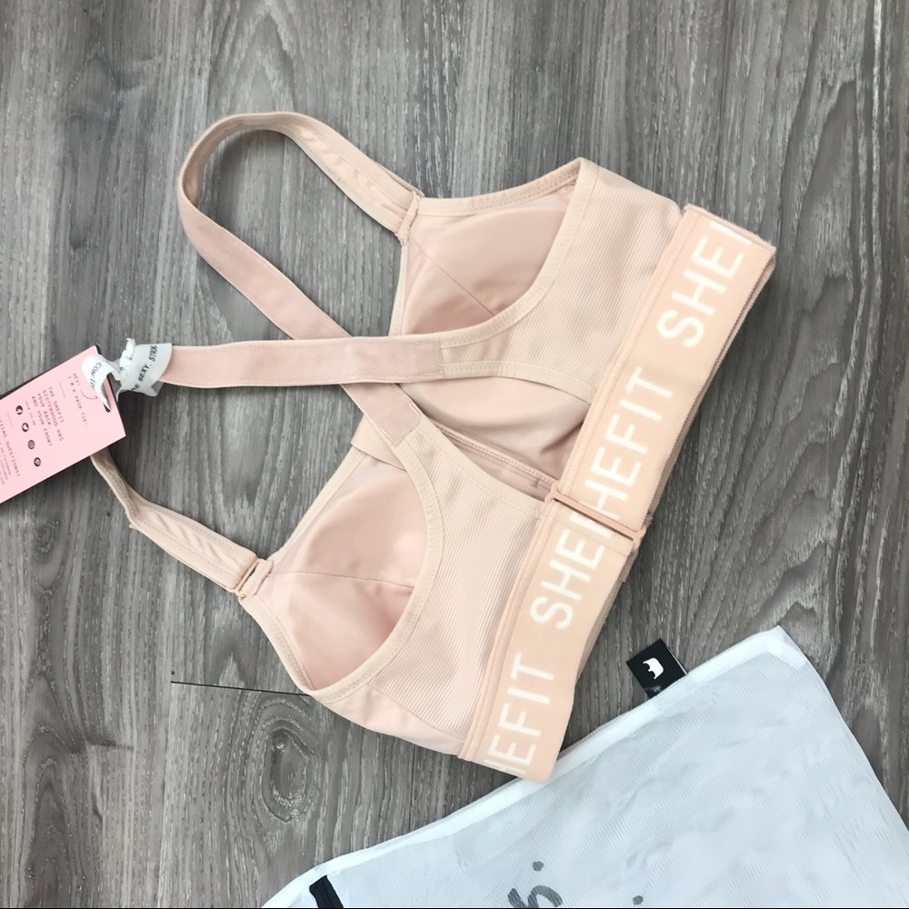 She fit sports bra. - Picture 3 of 6